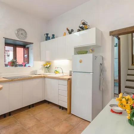 Holiday home Flatguest Casa Del Sol - Terrace - Parking *